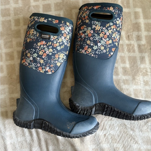 Bogs Navy Floral Waterproof Pull-On Rain Boots - Picture 10 of 10